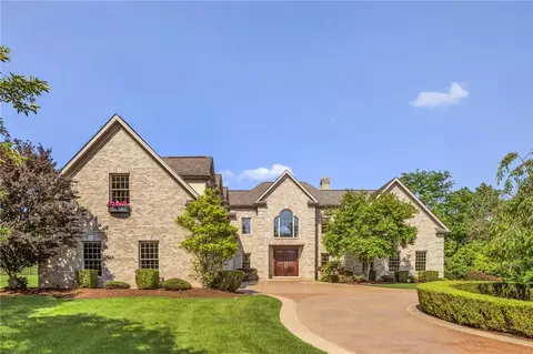 7023 Fair Oaks Dr, Export, PA 15632