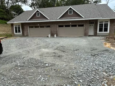 4055 Briarwood Dr, Jeannette, PA 15644