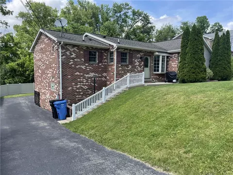 10240 Roseway Blvd, Irwin, PA 15642
