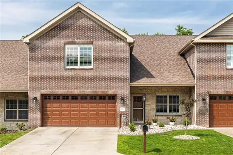 402 Chambers Dr, Washington, PA 15301