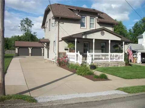 228 S Market St, Carmichaels, PA 15320