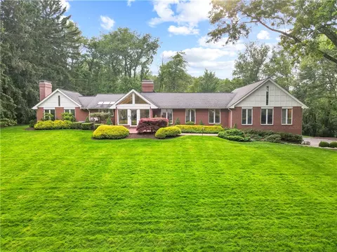 241 W Chapel Ridge Rd, Pittsburgh, PA 15238