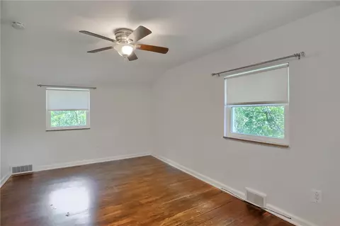 Bedroom - 331 Hoffman Rd, Pittsburgh, PA 15212 photo 4 of 8