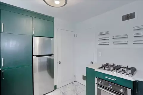 Kitchen - 331 Hoffman Rd, Pittsburgh, PA 15212 photo 5 of 7