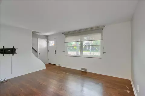 Living - 331 Hoffman Rd, Pittsburgh, PA 15212 photo 2 of 4