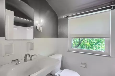 Bath - 331 Hoffman Rd, Pittsburgh, PA 15212 photo 2 of 3