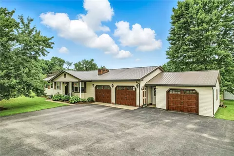 84 Williamson Rd, Greenville, PA 16125