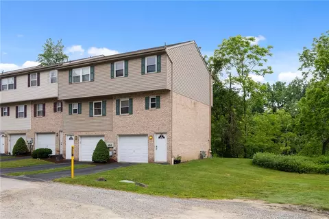 130 Pine Ct, Pittsburgh, PA 15239