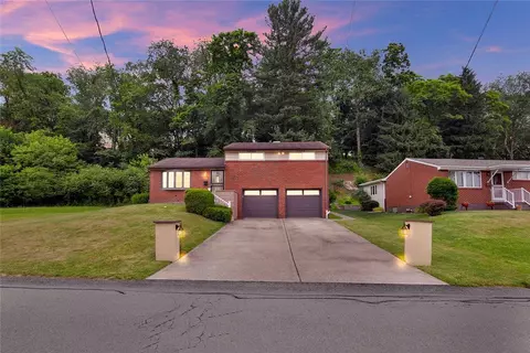 13720 Saint Clair Dr, Irwin, PA 15642