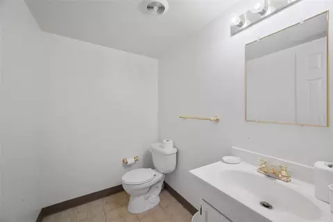 Bath - 21 Timbercrest Cir, Cecil, PA 15321 photo 6 of 6