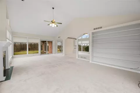Living - 21 Timbercrest Cir, Cecil, PA 15321 photo 6 of 7