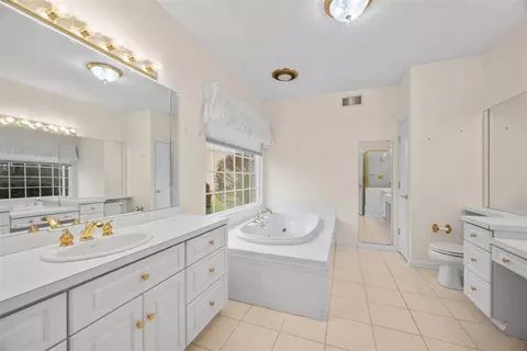 Bath - 21 Timbercrest Cir, Cecil, PA 15321 photo 3 of 6
