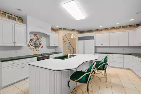 Kitchen - 21 Timbercrest Cir, Cecil, PA 15321 photo 3 of 5