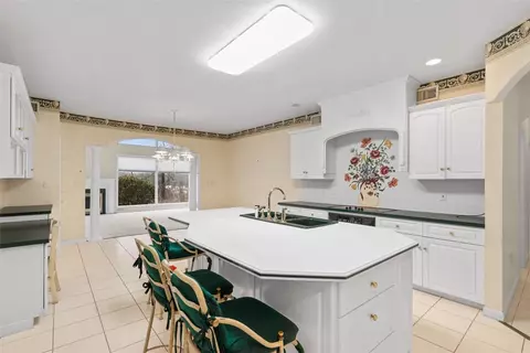Kitchen - 21 Timbercrest Cir, Cecil, PA 15321 photo 2 of 5