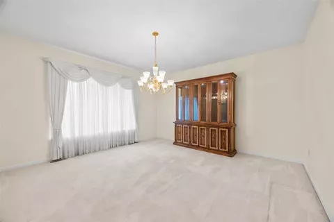 Living - 21 Timbercrest Cir, Cecil, PA 15321 photo 2 of 7