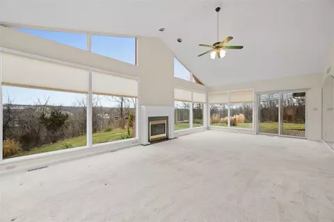 Living - 21 Timbercrest Cir, Cecil, PA 15321 photo 5 of 7