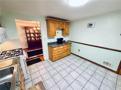 126 Preston Dr, Braddock, PA 15104 photo 12