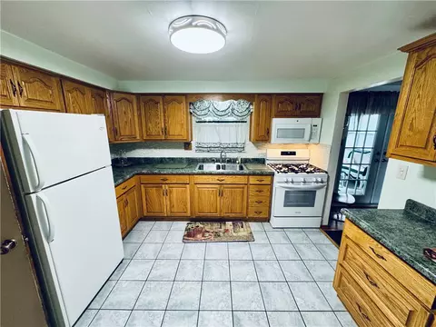 126 Preston Dr, Braddock, PA 15104 photo 11