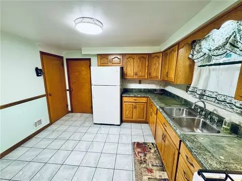 126 Preston Dr, Braddock, PA 15104 photo 9