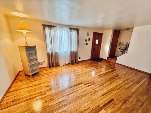 126 Preston Dr, Braddock, PA 15104 photo 5