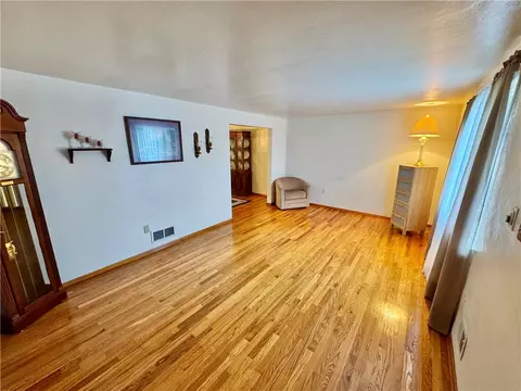 126 Preston Dr, Braddock, PA 15104 photo 3