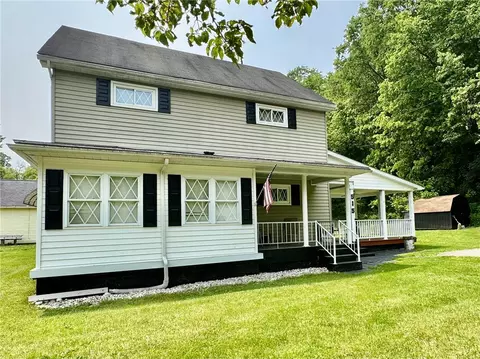 515 Pike Run Dr, Daisytown, PA 15427