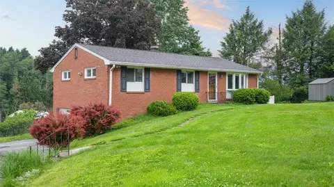 108 Tanglewood Dr, Valencia, PA 16059