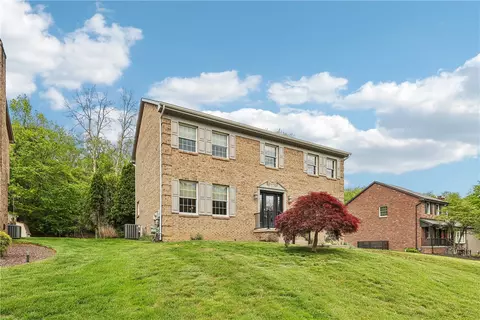 1237 Oakwood Dr, Clairton, PA 15025
