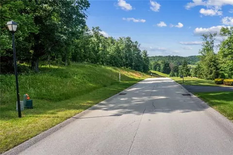 3036 Ravenwood Dr, Greensburg, PA 15601