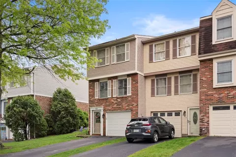 410 Redrome Cir E, Bridgeville, PA 15017