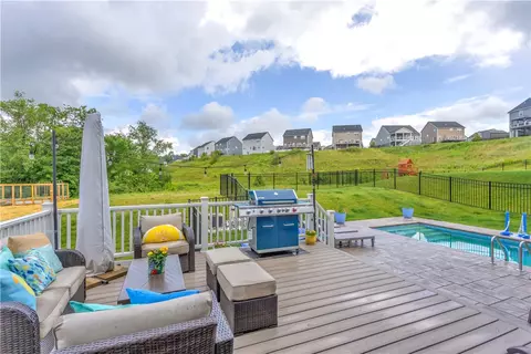 Exterior - 205 Regency Dr, Eighty Four, PA 15330 photo 6 of 7