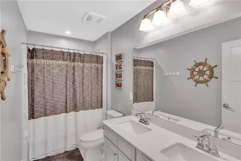 Bath - 205 Regency Dr, Eighty Four, PA 15330 photo 2 of 3