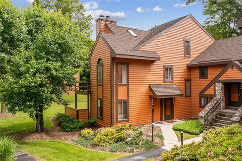 2301 Swiss Mountain Dr, Champion, PA 15622