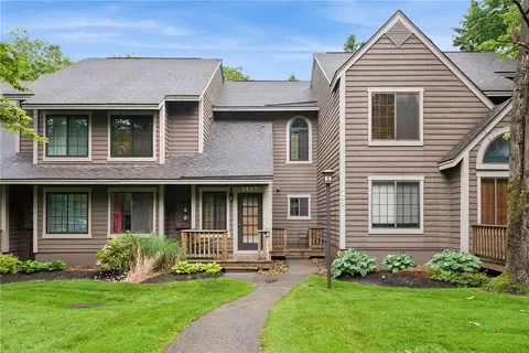 1147 Tanyard Ln, Hidden Valley, PA 15502