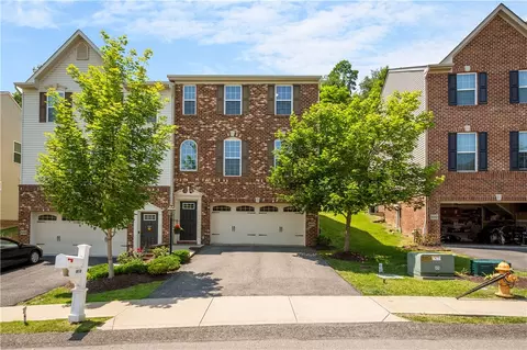 8010 Hinsdale Ln, Mcdonald, PA 15057