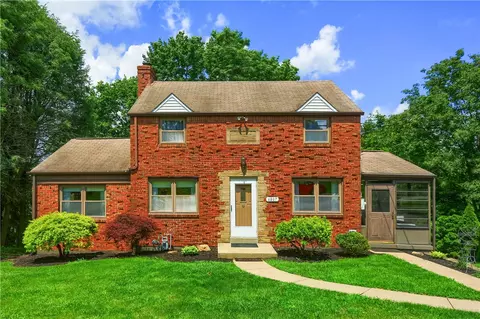 6807 Vara Dr, Pittsburgh, PA 15236