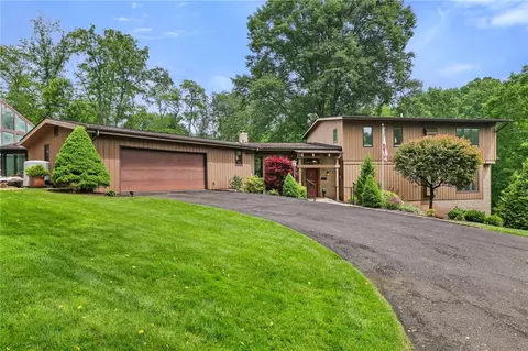 2370 Morrow Rd, Pittsburgh, PA 15241