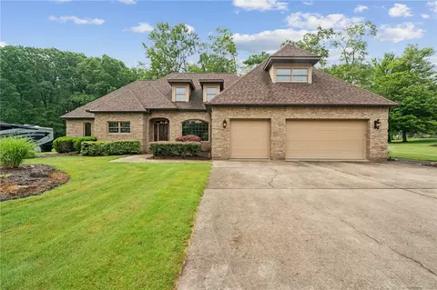 101 Blackthorn Dr, Butler, PA 16002