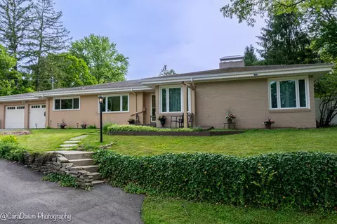 8 Windycrest Dr, Beaver Falls, PA 15010