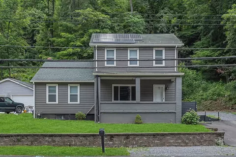 39 Mcgovern Blvd, Crescent, PA 15046