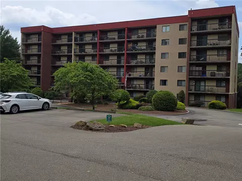 1987 Centurion Dr #202, Pittsburgh, PA 15221