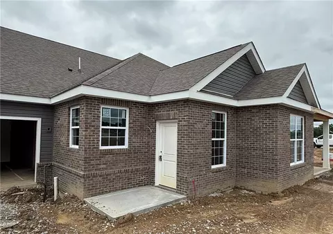 122 Independence Dr #103C, Cabot, PA 16023
