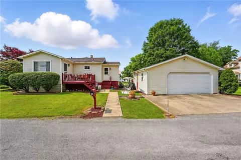 1029 N Water Ave, Hermitage, PA 16148