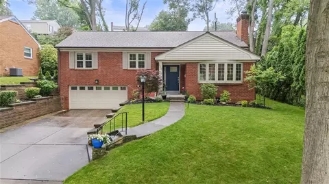 295 Twin Hills Dr, Pittsburgh, PA 15216