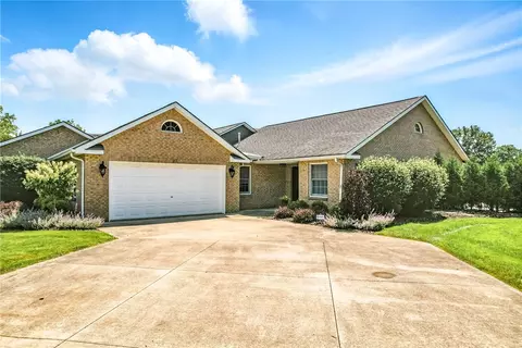 117 Clubhouse Cir, West Middlesex, PA 16159