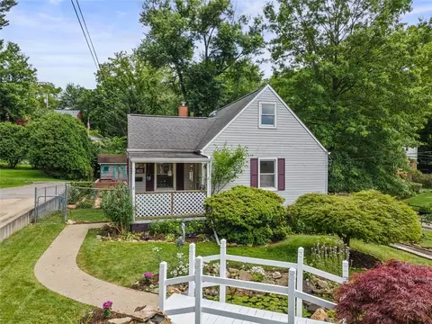 2411 Sylvania Dr, Bethel Park, PA 15102