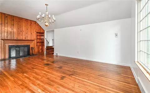Living - 300 S Pasadena Dr, Pittsburgh, PA 15215 photo 2 of 7