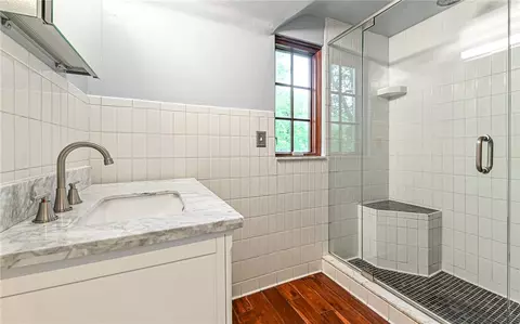 Bath - 300 S Pasadena Dr, Pittsburgh, PA 15215 photo 1 of 1