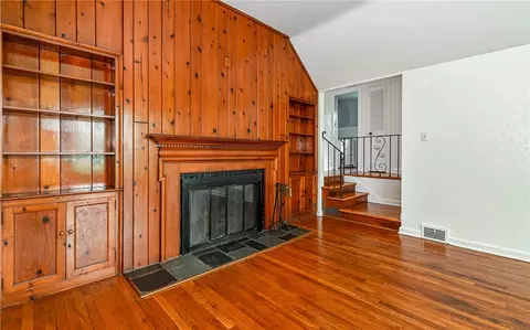 Living - 300 S Pasadena Dr, Pittsburgh, PA 15215 photo 4 of 7