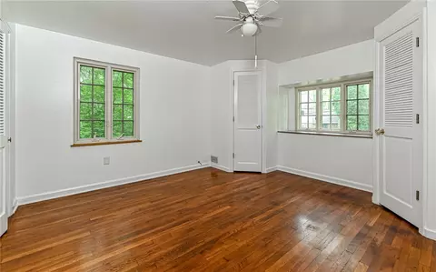 Bedroom - 300 S Pasadena Dr, Pittsburgh, PA 15215 photo 1 of 3